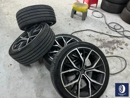 BMW G30 530E 19인치 845M 휠 상처 수리 후, 블랙 유광 도색 / 용인 처인구
