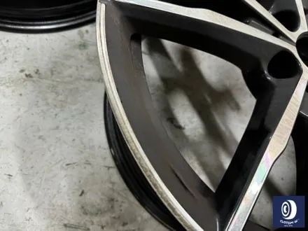 BMW G20 330i 791M 휠 상처 수리 후, 블랙 유광 휠도색 (feat. 공기압 센서 / TPMS 밸브 부식 나사선 손상 / 신품 에어 밸브 교체) / 용인 처인구