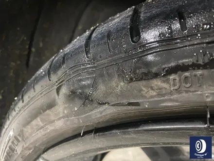 포르쉐 타이칸 GTS 심하게 손상된 휠 상처 수리 후, 정품 제트 블랙 메탈릭 컬러 복원 도색 + 타이어 코드 절상 신품 타이어 교체 작업까지_! / 용인 처인구
