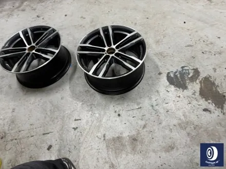 BMW 420i 타 업체 잘못된 휠 수리 도색 이력 / 약품 박리 (기존 페인트 제거) 후, 블랙 유광 휠도색 / 용인 처인구