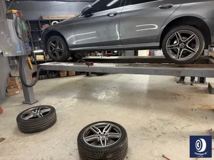 벤츠 W213 E300 AMG 라인 19인치 휠 상처 수리 후, 건메탈 그레이 휠 도색 / 용인 처인구