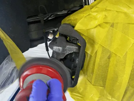 BMW F10 530d 크롬 도금 벗겨짐현상 약품 박리 제거 후 페라리 골드 휠도색 + 레드 캘리퍼 도색 / 용인 처인구