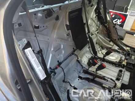 수원/화성/동탄 카오디오팩토리 벤츠 S클래스 W221 뒷좌석 냄새의 원인! 실내방음 고무매트 제거 및 오디오플러스 AP매트 방음처리까지 꼼꼼하게 시공~ / 동탄 반송동