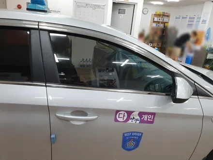 군포산본 솔라가드 썬팅 재시공 잘하는곳 - LF소나타 뉴라이즈 영업용 택시에 시안성이 좋은 솔라가드 썬팅 재시공사례