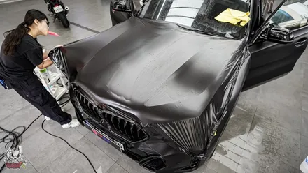 BMW X6 카본 블랙은 블랙이 아닙니다. 진정한 블랙을 위한 무광 전체 컬러 PPF 시공. 유쉴드 천안 본사. / 충남 천안