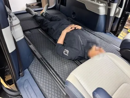 카니발 KA4 튜닝 11자레일 회전시트 저상형 모노륨바닥매트 바닥개조 / 시흥시 미산동