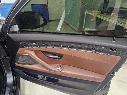 BMW 5시리즈 잘 못된 실내랩핑 제거 후 재시공 / 인천 논현동