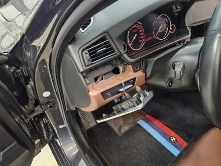 BMW 5시리즈 잘 못된 실내랩핑 제거 후 재시공 / 인천 논현동