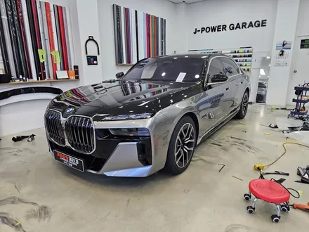 BMW 7시리즈 듀오톤 하단 투톤랩핑 시공 가격은.? 일정한 코치 라인 GOOD / 인천 논현동