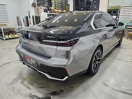 BMW 7시리즈 듀오톤 하단 투톤랩핑 시공 가격은.? 일정한 코치 라인 GOOD / 인천 논현동