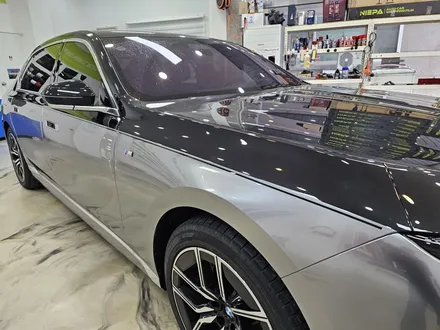 BMW 7시리즈 듀오톤 하단 투톤랩핑 시공 가격은.? 일정한 코치 라인 GOOD / 인천 논현동