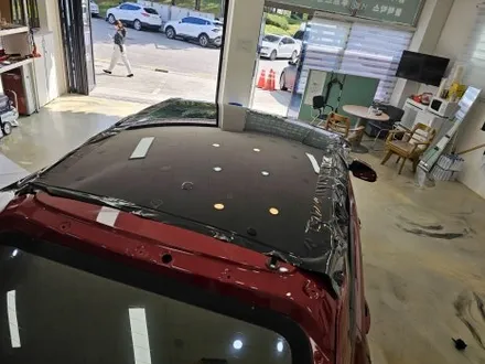부천랩핑 광도가 없는 투톤 루프스킨 제거 후 고광택 필름으로 재시공해 드렸습니다. / 인천 논현동