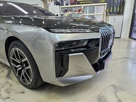 BMW 7시리즈 듀오톤 하단 투톤랩핑 시공 가격은.? 일정한 코치 라인 GOOD / 인천 논현동