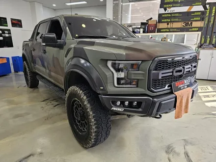 포드 랩터 F150 뿌리는 랩핑 제거 후 고광택 나르도 그레이 전체랩핑 시공 / 인천 논현동