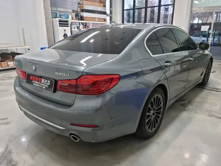 BMW 5시리즈 MC필름 고광택 PET 전체랩핑 크롬 죽이기  → 송도랩핑 영종도랩핑 논현동랩핑 / 인천 논현동