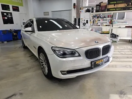 BMW 7시리즈 자동차 오래된 랩핑 제거 후 고광택 피아노 화이트 전체 재시공 / 인천 논현동