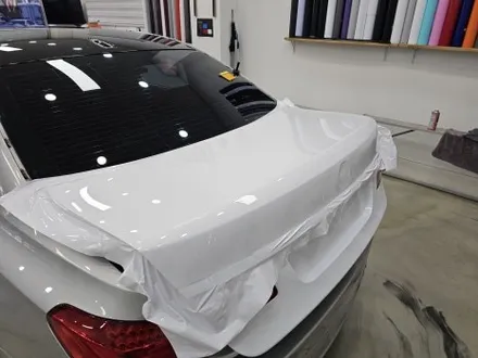 BMW 7시리즈 자동차 오래된 랩핑 제거 후 고광택 피아노 화이트 전체 재시공 / 인천 논현동