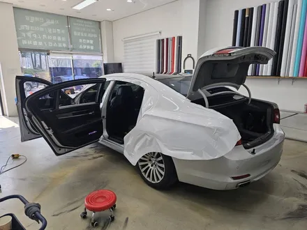 BMW 7시리즈 자동차 오래된 랩핑 제거 후 고광택 피아노 화이트 전체 재시공 / 인천 논현동