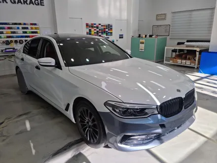 BMW 5시리즈 MC필름 고광택 PET 전체랩핑 크롬 죽이기  → 송도랩핑 영종도랩핑 논현동랩핑 / 인천 논현동