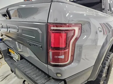 포드 랩터 F150 뿌리는 랩핑 제거 후 고광택 나르도 그레이 전체랩핑 시공 / 인천 논현동