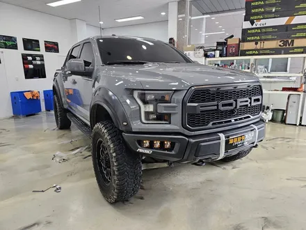 포드 랩터 F150 뿌리는 랩핑 제거 후 고광택 나르도 그레이 전체랩핑 시공 / 인천 논현동