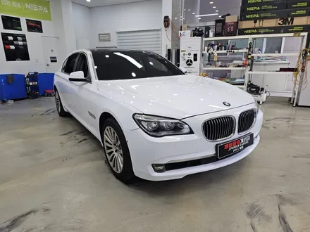 BMW 7시리즈 자동차 오래된 랩핑 제거 후 고광택 피아노 화이트 전체 재시공 / 인천 논현동