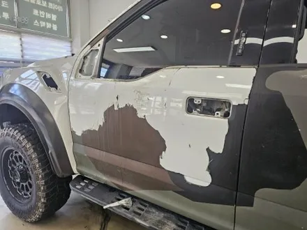 포드 랩터 F150 뿌리는 랩핑 제거 후 고광택 나르도 그레이 전체랩핑 시공 / 인천 논현동