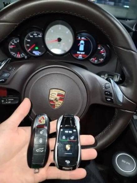 포르쉐 자동차키 기존 구형키에서 버튼시동키 원격시동키 스마트폰으로 연동제어 가능한 전용 디자인 디지털키로 개조 제작 / 경기 부천, 전국 택배, 출장