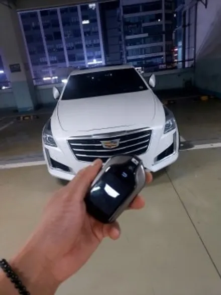 캐딜락 CT5 고성능 세단, 내구성 뛰어난 LCD 디지털 스마트키로 이식 작업 완료 / 경기 부천, 전국 택배, 출장