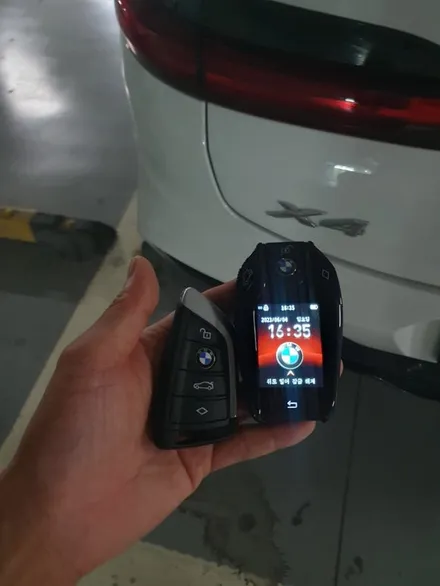 BMW X4 22년식, 버튼형 구형키에서 LCD 액정키로 리빌드 / 경기 부천, 전국 택배, 출장