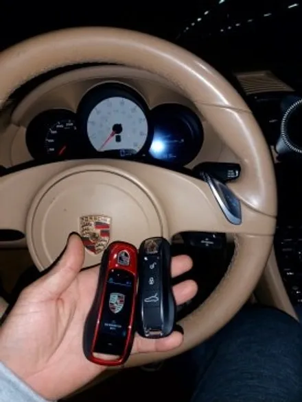 포르쉐 자동차키 기존 구형키에서 버튼시동키 원격시동키 스마트폰으로 연동제어 가능한 전용 디자인 디지털키로 개조 제작 / 경기 부천, 전국 택배, 출장