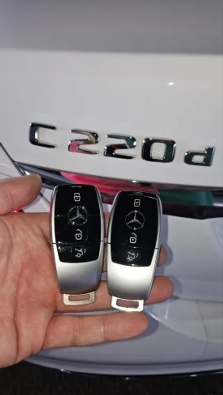 벤츠 C220 스마트키 신형 업그레이드!준신형 사각 블랙 타입 키 2EA + 근접도어(PKE) 설정까지 완벽 등록 / 경기 부천, 전국 택배, 출장