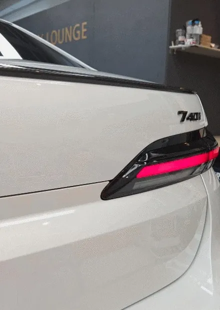 BMW 7시리즈 투톤 랩핑 대신 크롬죽이기와 코치라인만 선택한 이유 / 서울 서초