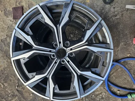 다이아몬드컷팅 휠복원휠복원 및 휠도색휠수리 휠도색 휠복원 [대전케이휠] bmw i4 다이아몬드컷팅 / 대전 대덕구 오정동