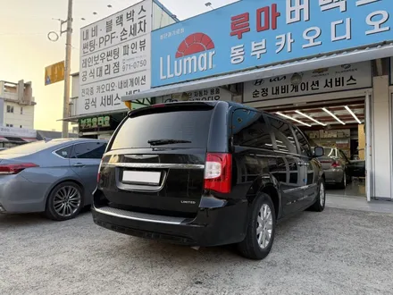 크라이슬러 그랜드 보이저 안드로이드 올인원과 애플 카플레이 시작