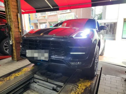 포르쉐 마칸 터보 21인치 출고형 타이어 장착 / 서울 강서구 화곡동