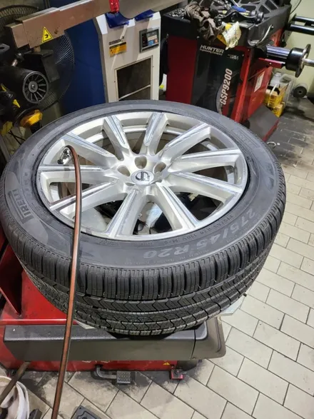 볼보 XC90 피렐리 올시즌 275 45 20 타이어 장착 / 서울 강서구 화곡동