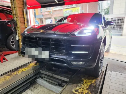 포르쉐 마칸 터보 21인치 출고형 타이어 장착 / 서울 강서구 화곡동