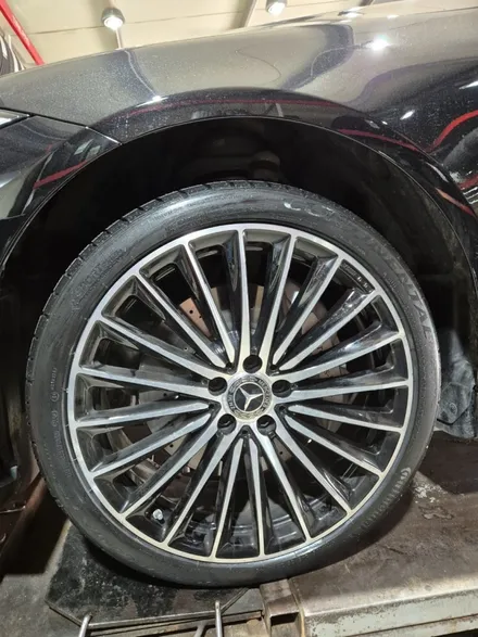 벤츠 CLS450 타이어 옆면 손상으로 컨티넨탈 타이어 장착 / 서울 강서구 화곡동