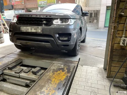 레인지로버 스포츠 사계절 타이어 275 45 21 장착하다 / 서울 강서구 화곡동