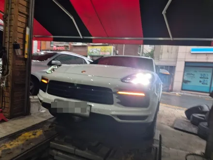 포르쉐 카이엔 정품 사계절 타이어 피렐리 21인치 장착 / 서울 강서구 화곡동