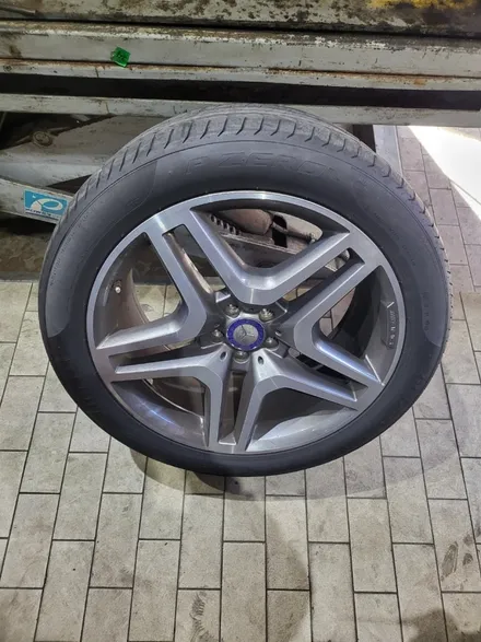 벤츠 gls 350d 사계절 타이어 295 40 21 교체하다 / 서울 강서구 화곡동