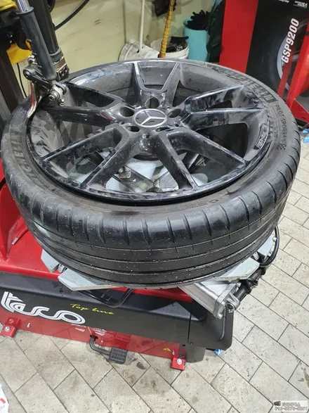 부천 벤츠c43amg 19인치 타이어교체 피렐리p7 올시즌 타이어로 승차감이 뛰어나다 / 서울 강서구 화곡동