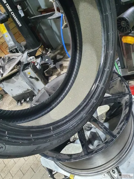 부천 벤츠c43amg 19인치 타이어교체 피렐리p7 올시즌 타이어로 승차감이 뛰어나다 / 서울 강서구 화곡동