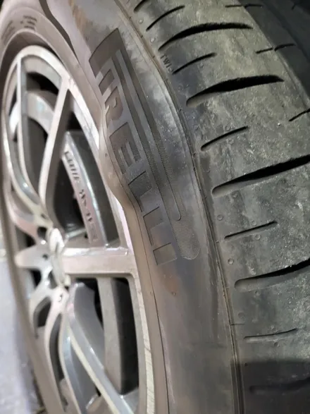 벤츠 glb 35 amg 타이어 코드절상으로 235 50 19 장착 / 서울 강서구 화곡동