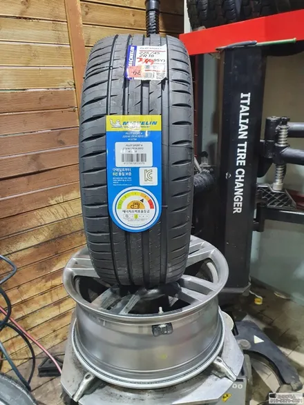 BMW 320D 차량에 미쉐린PS4 225/45R18 장착하다 / 서울 강서구 화곡동