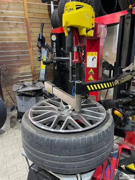 벤츠 A45 amg 19인치 피렐리 올시즌 타이어가 우수하다 / 서울 강서구 화곡동