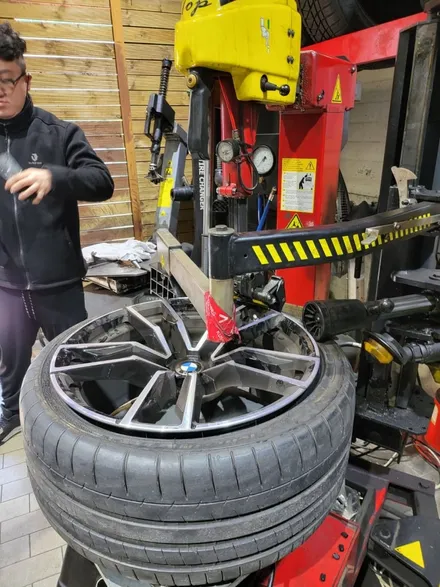 BMW Z4 타이어옆면 파손으로 미쉐린 타이어 장착 / 서울 강서구 화곡동