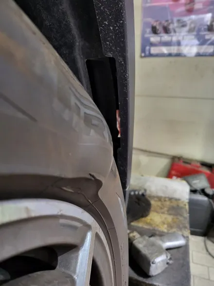 벤츠 glb 35 amg 타이어 코드절상으로 235 50 19 장착 / 서울 강서구 화곡동