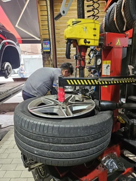 벤츠 gle 350e 추천 올시즌 타이어 275 50 20 장착 / 서울 강서구
